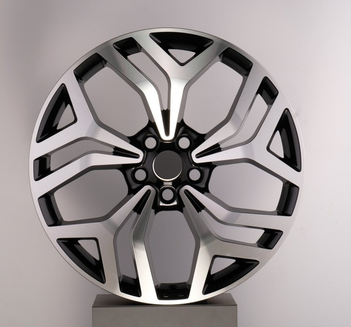 Sport style wheels for range rover